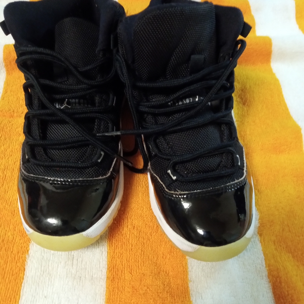 Boys retro 11 Jordans